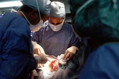 Chirurgie viscérale et digestive en cours d'intervention