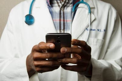Prise de rendez-vous auprès du secrétariat du Docteur YAGHI
